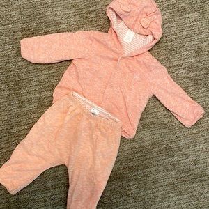 3-6 month two piece Gap  pants set. Good condition. Worn once